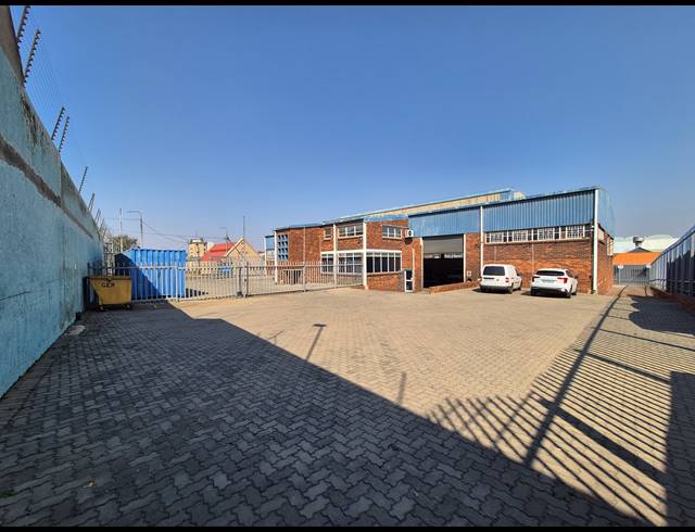1,300M² WAREHOUSE FOR SALE IN KNIGHTS